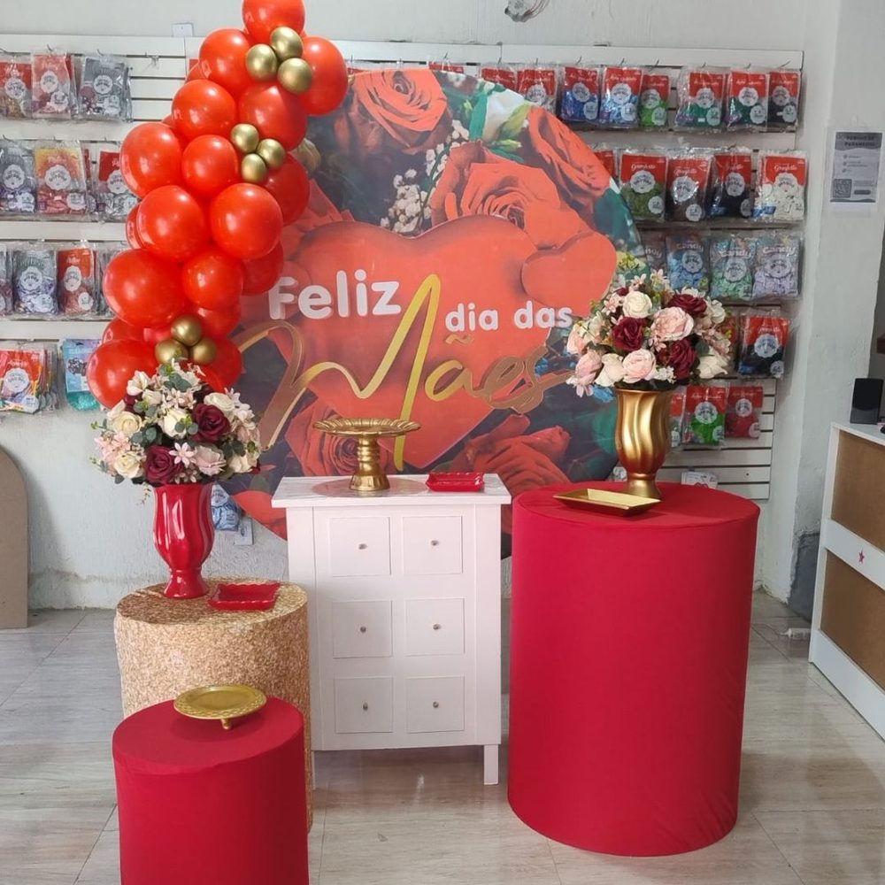 Arco de balões vermelho e dourado — Mariazinha Balões