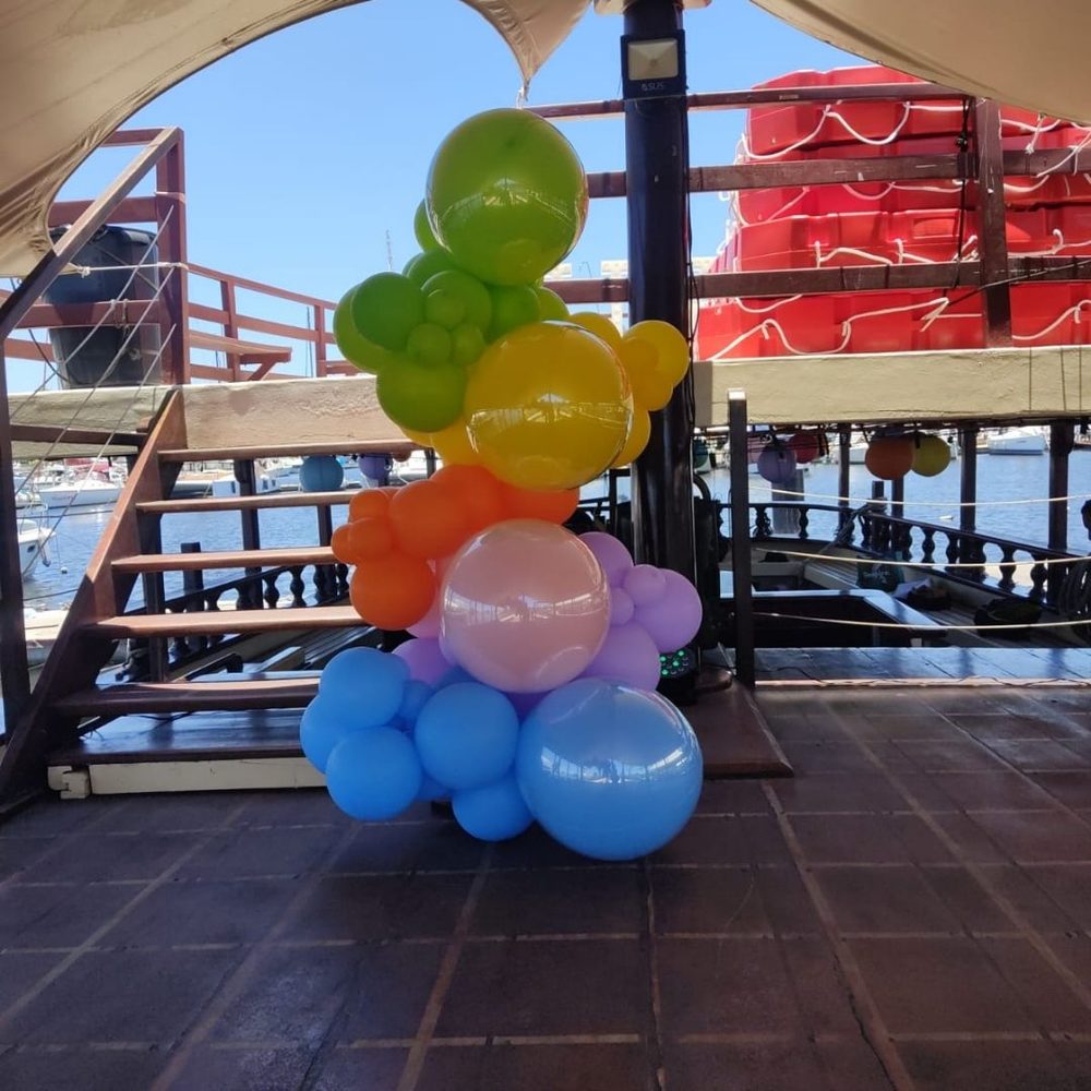 Arranjo decorativo colorido — Mariazinha Balões